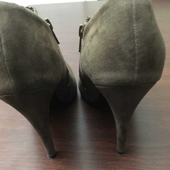 2/$25 Kathy Van Zeeland suede brown heels - Picture 4 of 7
